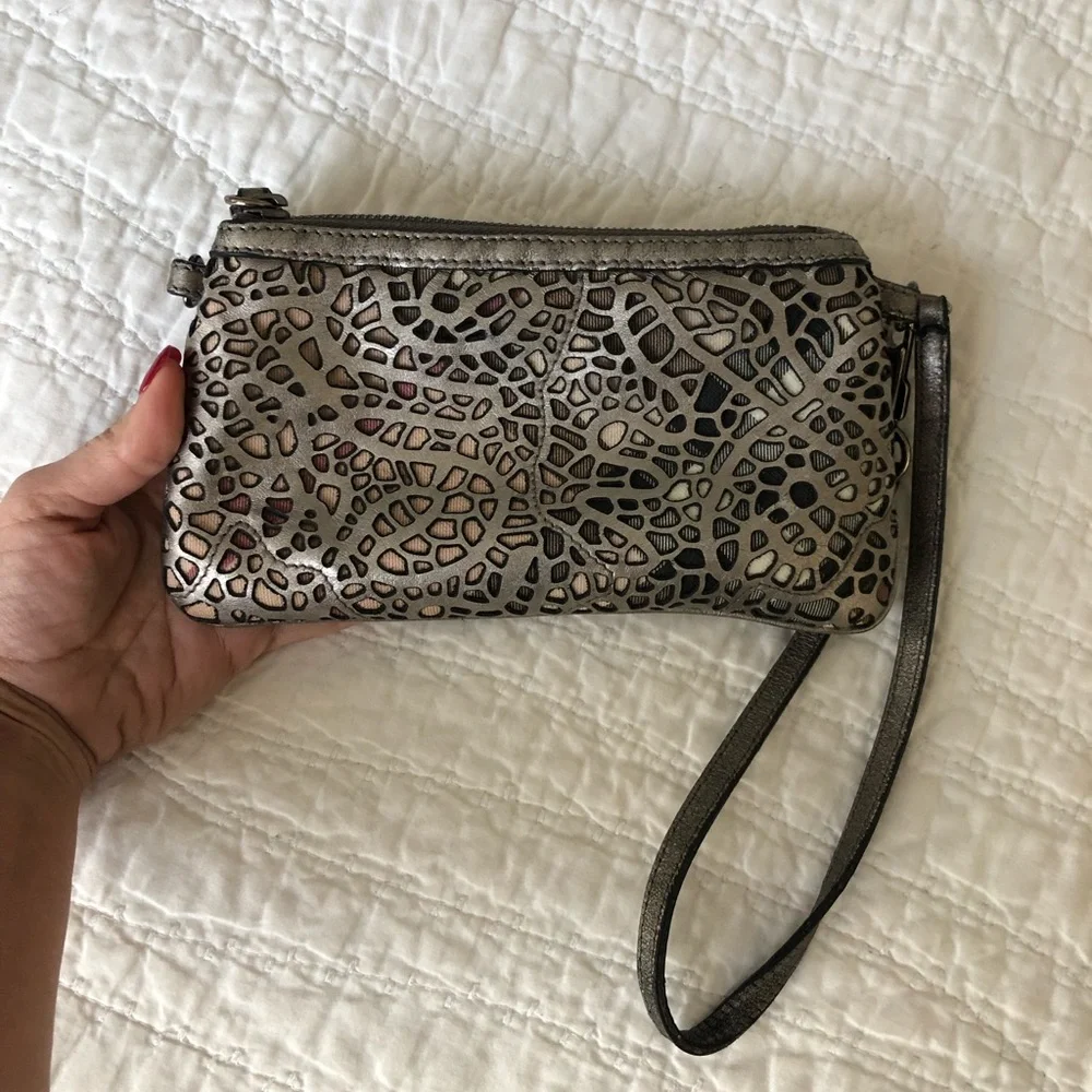 Genuine Burberry Leather Wristlet - Picture 6 of 11